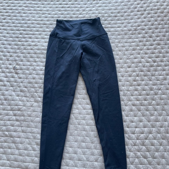 Alo Leggings - Picture 2 of 2